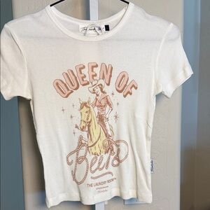 The Laundry Room White 'Queen of the Wild' Graphic Cropped tee XS